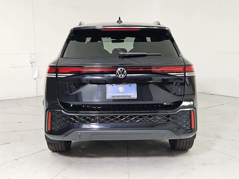 New 2026 Volkswagen Tiguan SE R-Line image 5