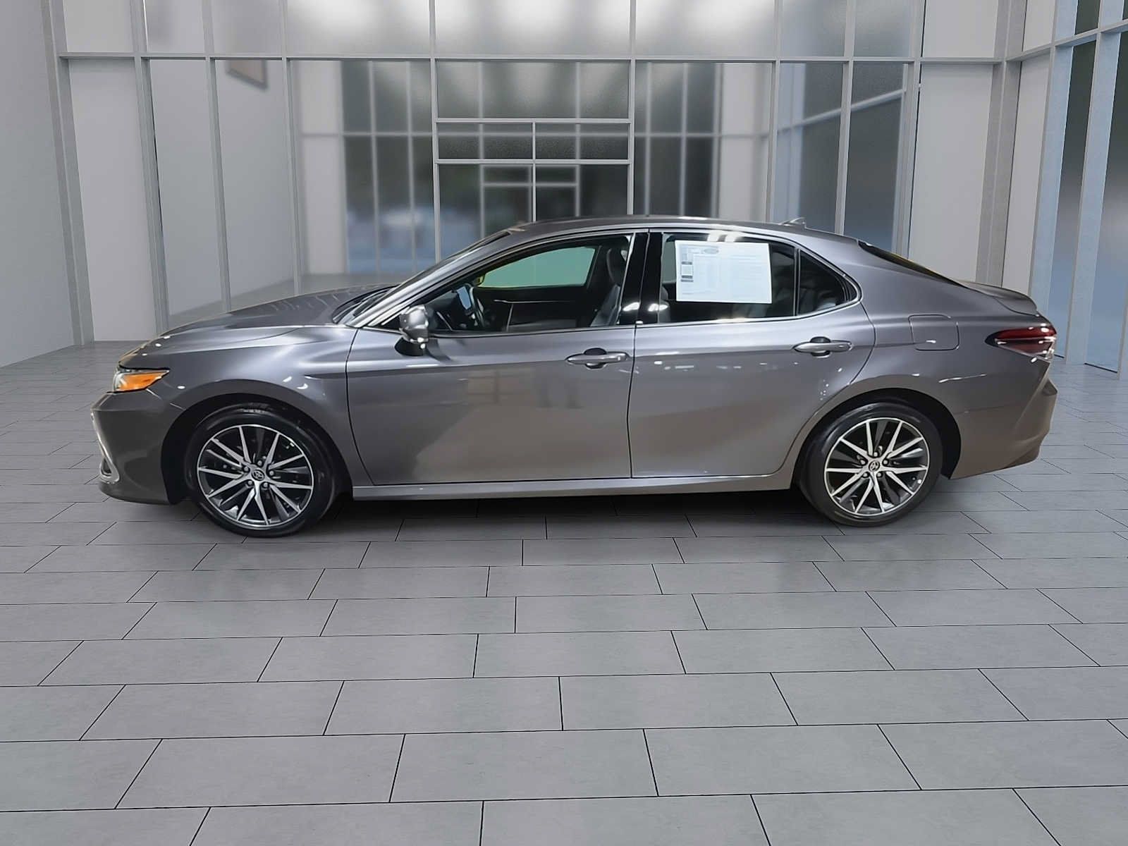 Used 2023 Toyota Camry XLE w/ Cold Weather Package FWD image 5