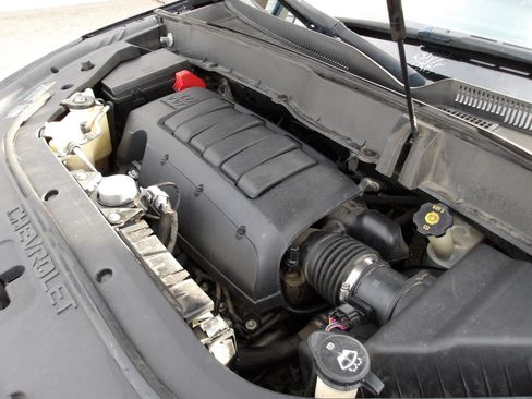 Used 2011 Chevrolet Traverse LT w/ Personal Connectivity Package image 26