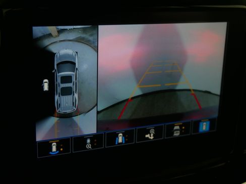 Used 2023 Chevrolet Traverse LT w/ Midnight/Sport Edition image 32