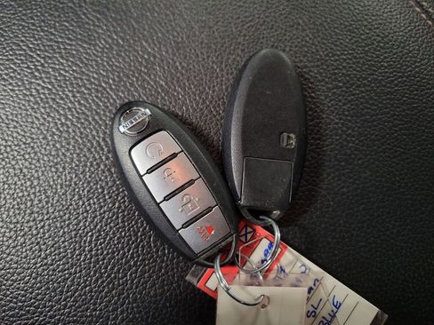 Used 2017 Nissan Titan SL image 21