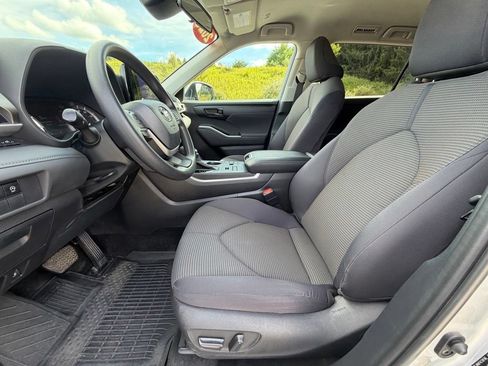 Used 2023 Toyota Highlander L AWD/4WD image 16