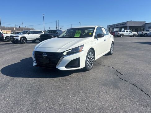 Used 2025 Nissan Altima 2.5 SV image 8