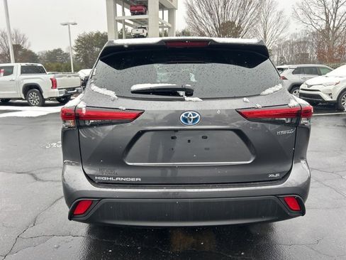 Used 2023 Toyota Highlander XLE image 6