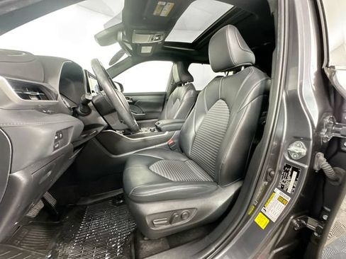 Used 2023 Toyota Highlander XSE AWD/4WD image 11