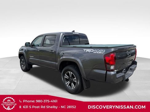 Used 2018 Toyota Tacoma TRD Sport w/ Technology Package AWD/4WD image 8