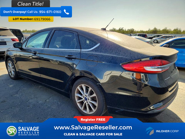 Used 2017 Ford Fusion SE w/ Fusion SE Technology Package FWD image 3