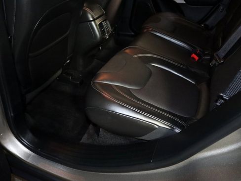 Used 2018 Jeep Cherokee Latitude Plus w/ Cold Weather Group image 27