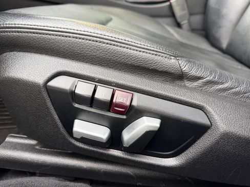 Used 2018 BMW 320i xDrive Sedan w/ Convenience Package image 18