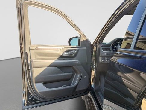 Used 2022 Chevrolet Tahoe RST w/ Luxury Package AWD/4WD image 17