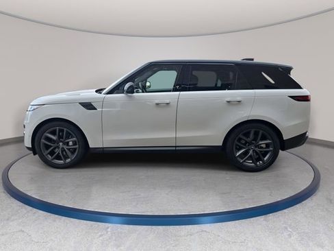 Used 2025 Land Rover Range Rover Sport SE image 9