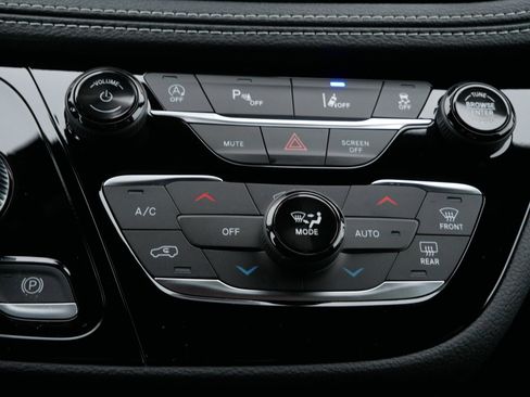 New 2026 Chrysler Pacifica Select w/ S Appearance Package image 18