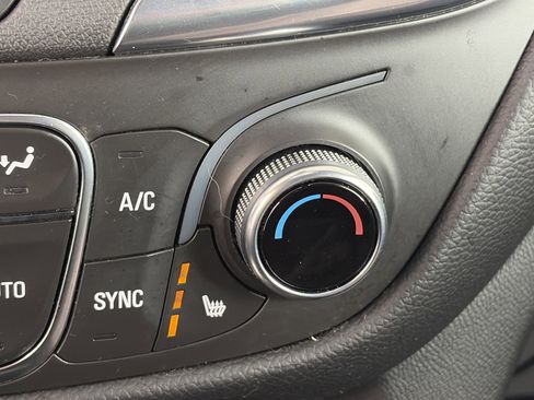 Used 2021 Chevrolet Equinox LT image 25