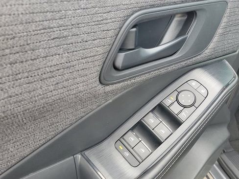 Used 2021 Nissan Rogue S FWD image 19