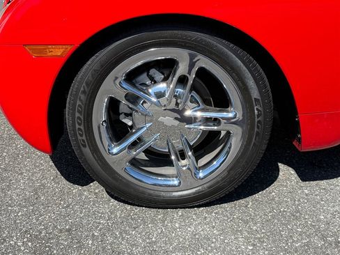 Used 2004 Chevrolet SSR w/ Preferred Equipment Group image 17