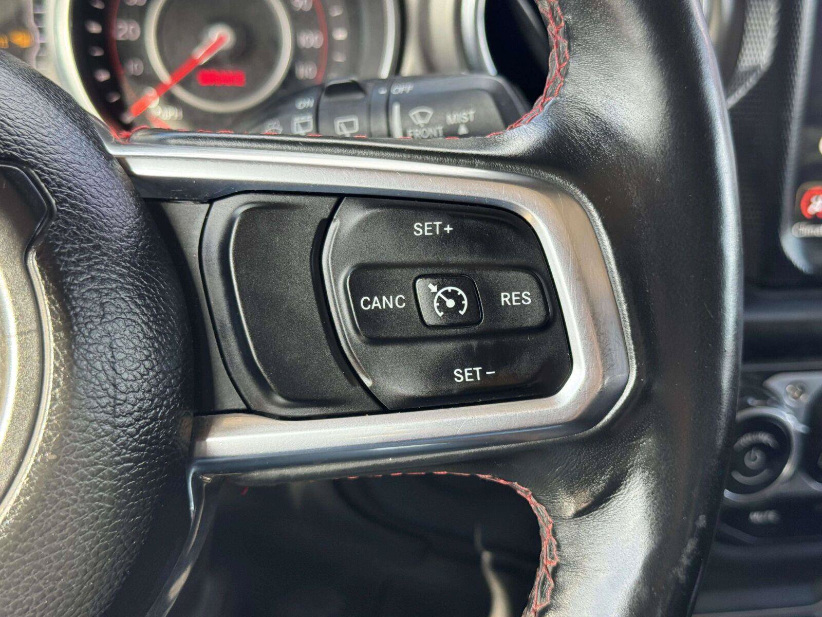 Used 2018 Jeep Wrangler Unlimited Rubicon AWD/4WD image 32