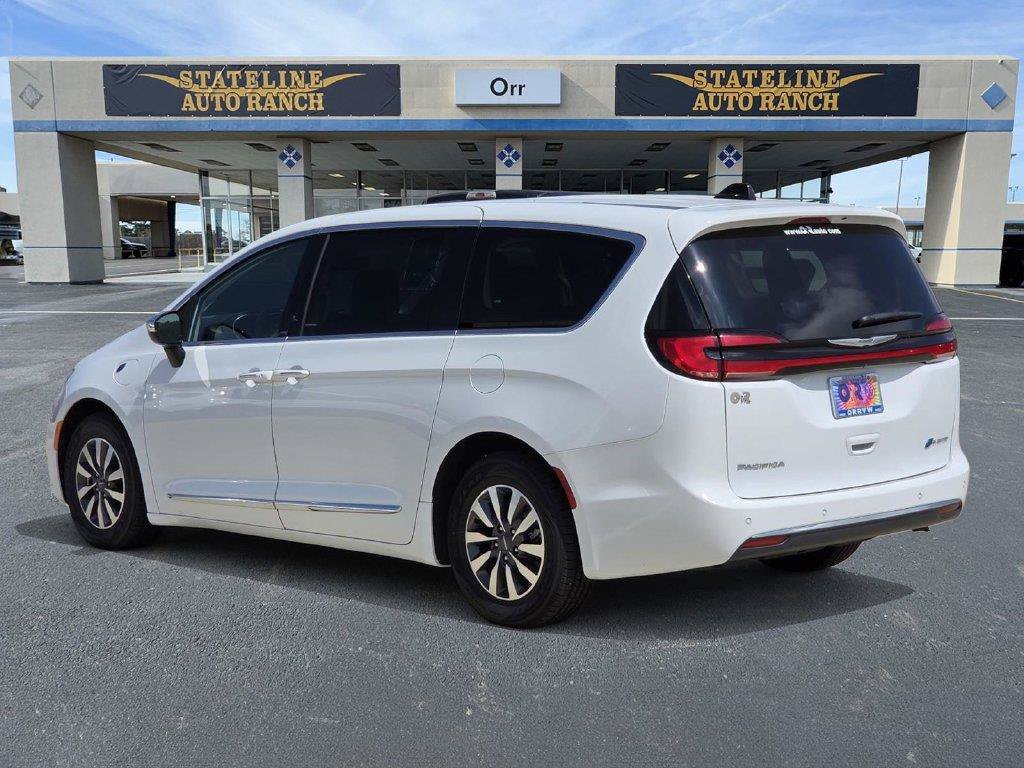 Used 2023 Chrysler Pacifica Limited FWD image 4