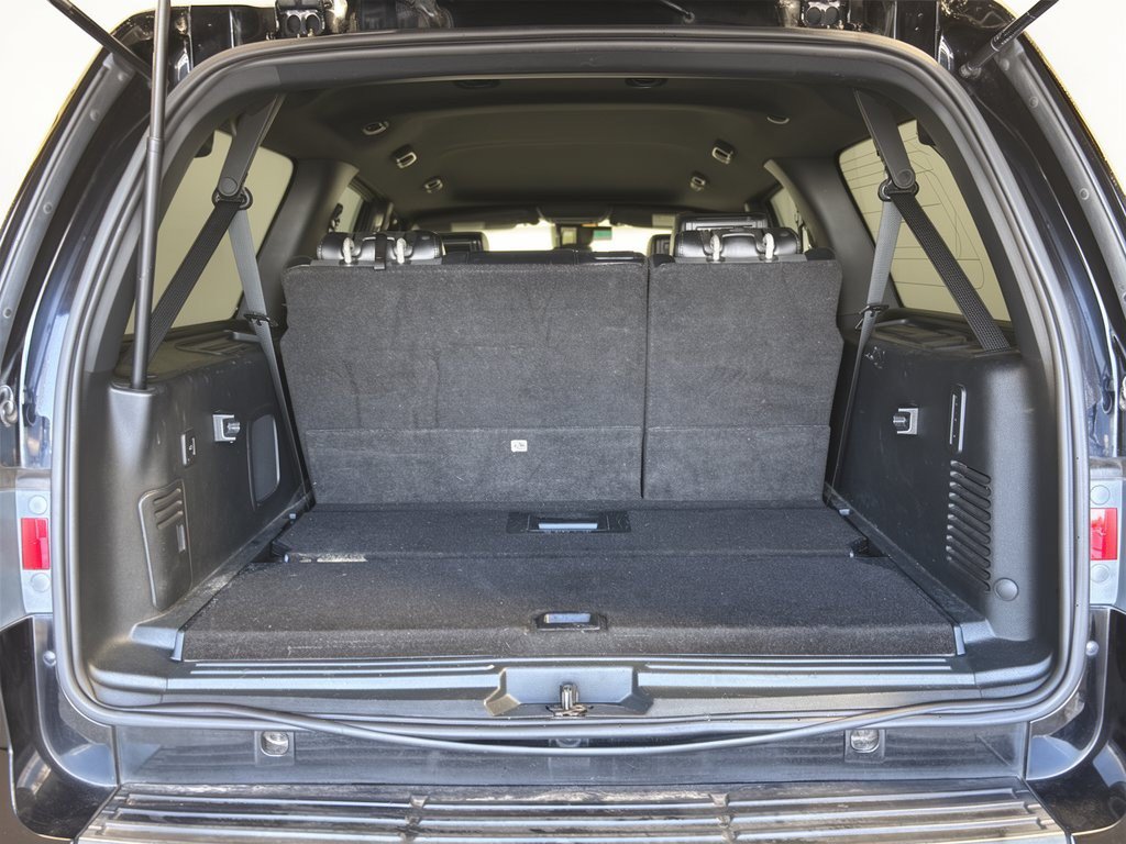 Used 2016 Lincoln Navigator L Select RWD image 28