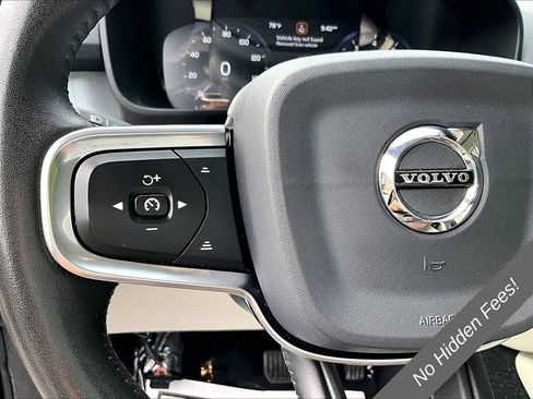 Used 2020 Volvo XC40 T5 Momentum w/ Protection Package Premier AWD/4WD image 16
