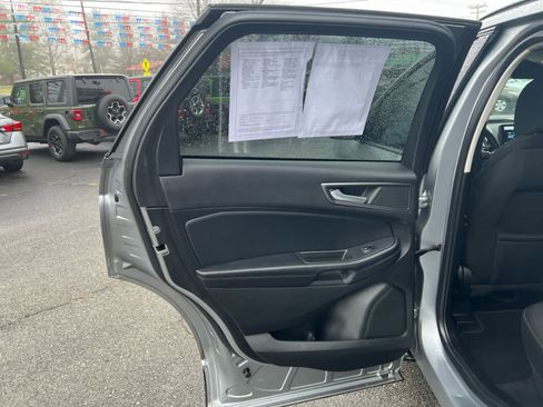 Used 2022 Ford Edge SE image 15