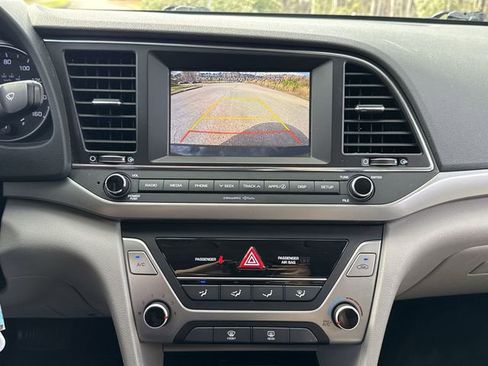 Used 2017 Hyundai Elantra SE image 20