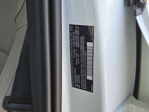 New 2026 Volvo XC90 B6 Plus w/ Protection Package Premier image 38