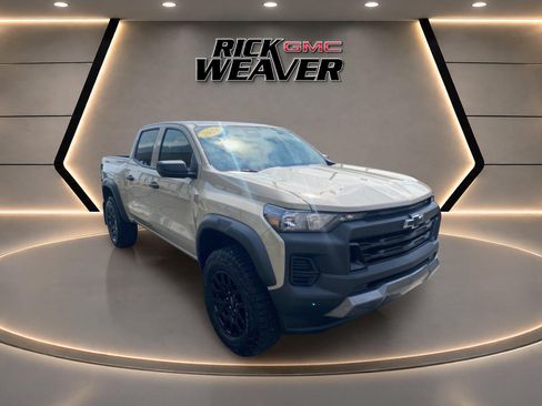 Used 2024 Chevrolet Colorado Trail Boss w/ Advanced Trailering Package AWD/4WD image 9