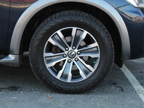 Used 2017 Nissan Armada SL image 37