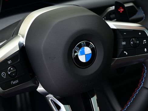 Used 2025 BMW M235i xDrive w/ Premium Package image 18