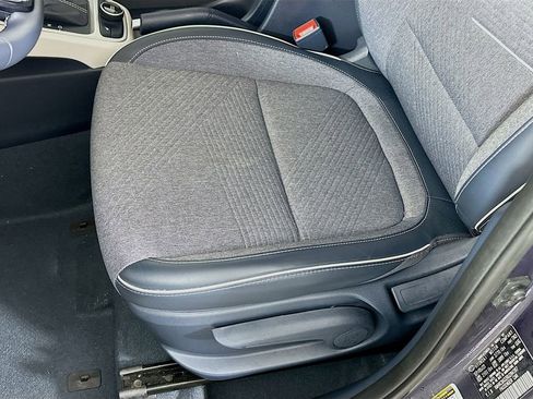 Used 2024 Hyundai Venue Limited image 28