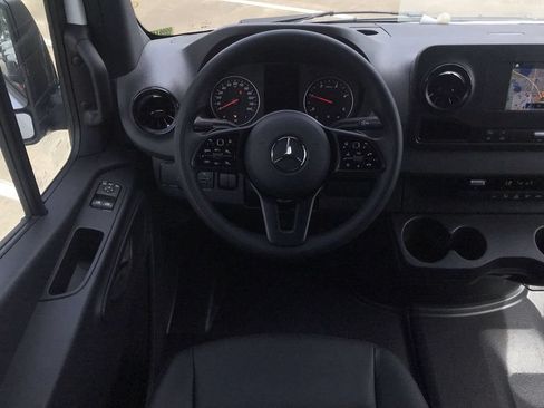 Used 2023 Mercedes-Benz Sprinter 2500 image 13