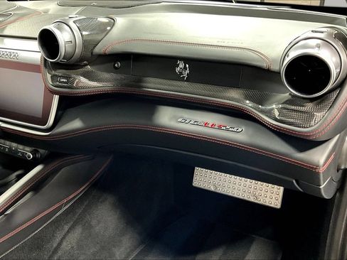 Used 2018 Ferrari GTC4Lusso AWD/4WD image 24