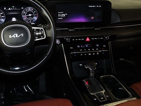 Used 2023 Kia Carnival SX image 19