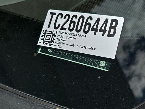 Used 2024 Toyota Sienna Platinum AWD/4WD image 3