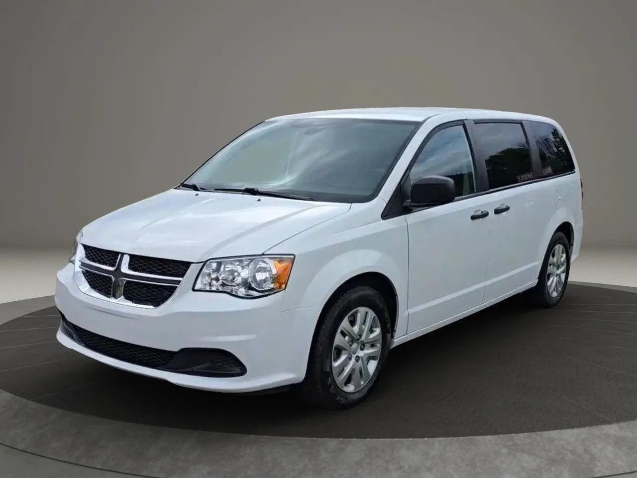 Used 2020 Dodge Grand Caravan SE w/ UConnect Hands-Free Group FWD image 3
