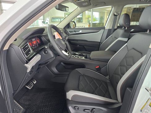 New 2026 Volkswagen Atlas Peak Edition AWD/4WD image 16