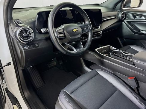 Used 2025 Chevrolet Equinox LT w/ Convenience Package II FWD image 7
