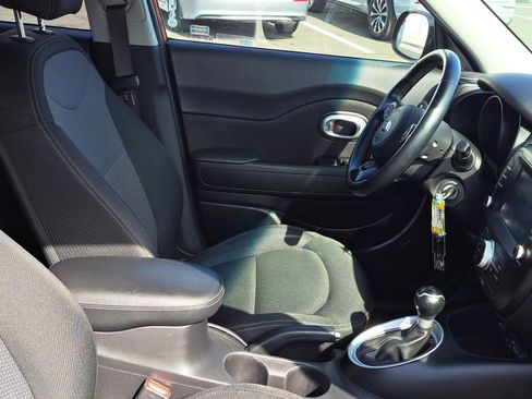 Used 2018 Kia Soul + image 32