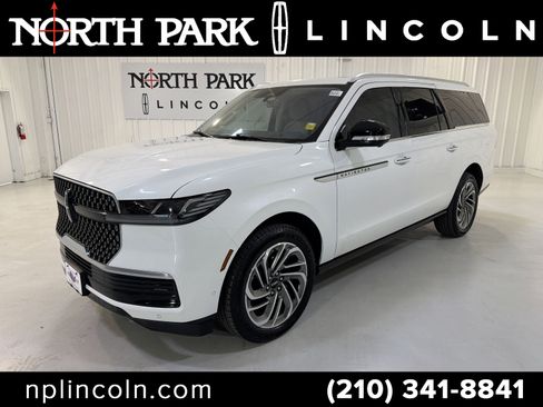 Used 2025 Lincoln Navigator L Reserve image 1