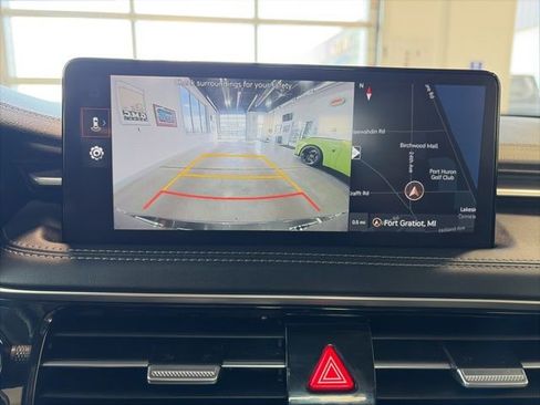 Used 2025 Genesis G70 2.5T image 23