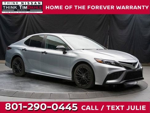 Used 2022 Toyota Camry SE image 1