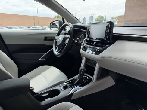 Used 2022 Toyota Corolla Cross LE FWD image 39