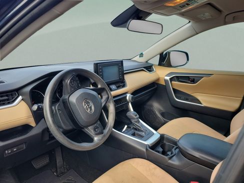 Used 2019 Toyota RAV4 LE FWD image 29