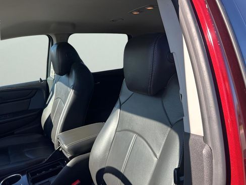 Used 2017 Chevrolet Traverse LT image 27