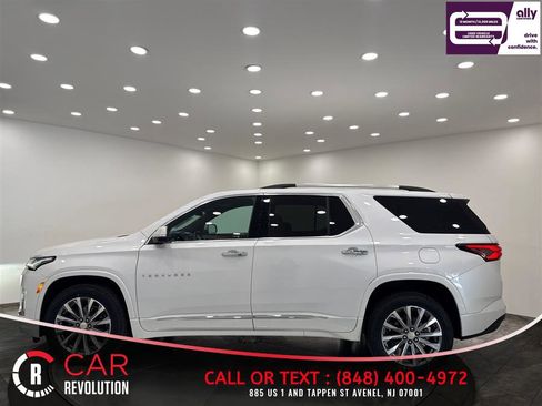 Used 2023 Chevrolet Traverse Premier FWD image 3