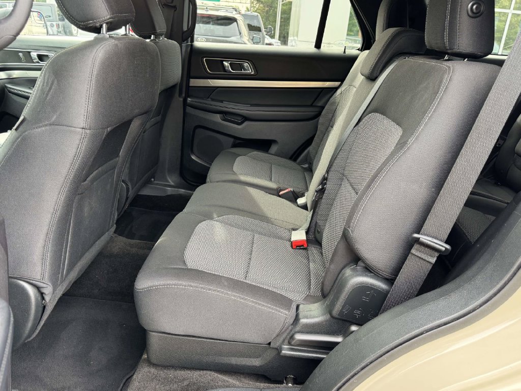 Used 2018 Ford Explorer XLT FWD image 18