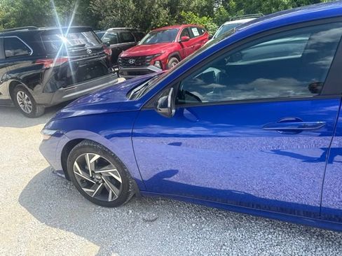 Used 2025 Hyundai Elantra Sport FWD image 10