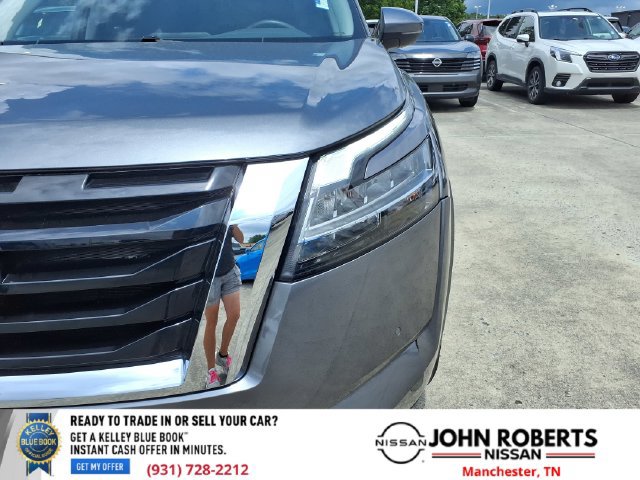 Used 2023 Nissan Pathfinder SL AWD/4WD image 14