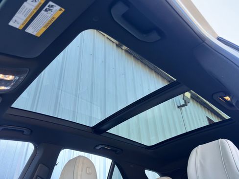 Used 2025 Mercedes-Benz GLE 580 4MATIC w/ Driver Assistance Package image 12