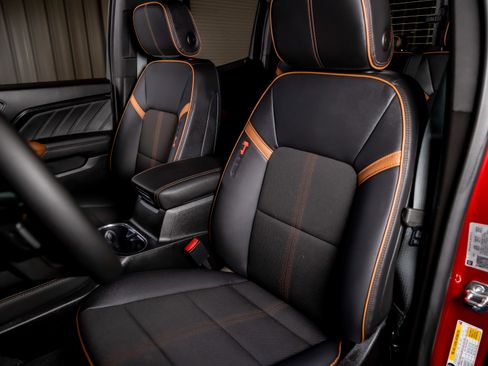 Used 2026 GMC Canyon AT4 w/ Nightfall Essentials Package image 4